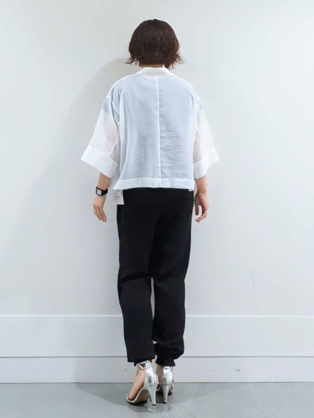 ミズタさんの「UNTITLED｜【吸水速乾/ウエストゴム】バックサテン ジョグパンツ」を使ったコーディネート