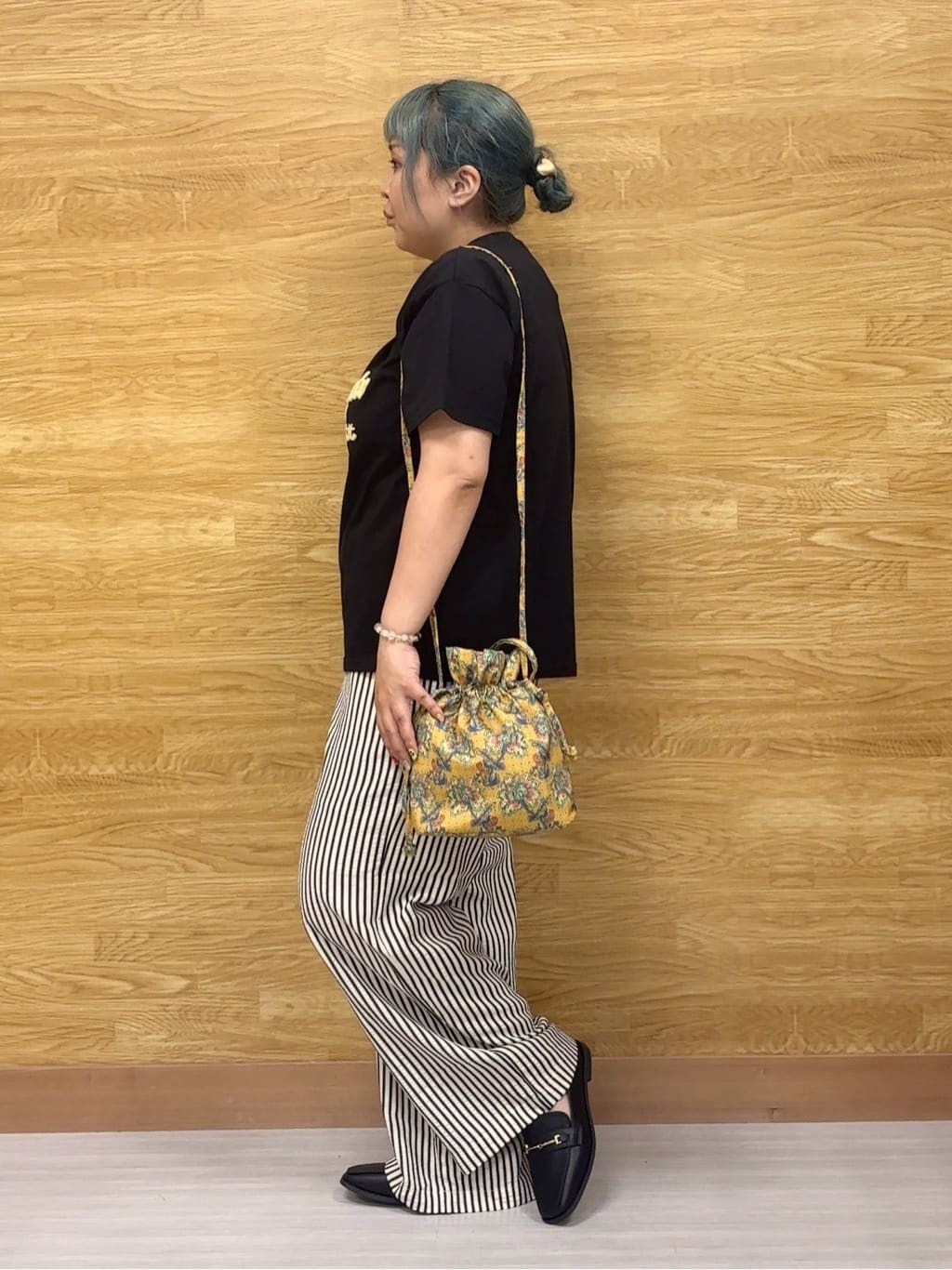 ぁむさんの「SHOO･LA･RUE｜【ひんやり/S-LL】サガラ刺繍ロゴTシャツ」を使ったコーディネート