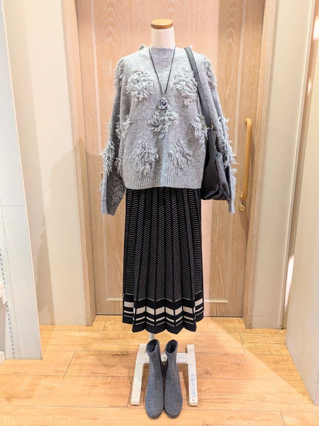 ケイさんの「SHOO･LA･RUE｜【洗濯機可】華やぐ ループデザインニット」を使ったコーディネート