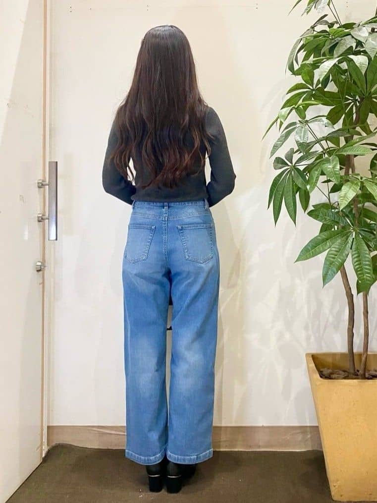 AYUMIさんの「SHOO･LA･RUE｜【あったか/SS-LL】裏微起毛 ストレートデニムパンツ」を使ったコーディネート
