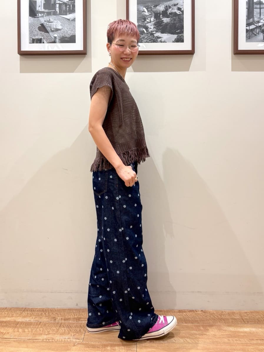 Ayumiさんの「SHOO･LA･RUE｜【S-LL】周りと差がつく デイジー柄デニムワイドパンツ」を使ったコーディネート