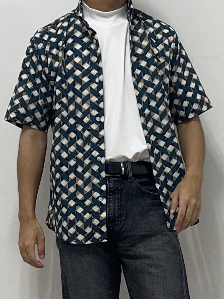 Hiroさんの「TAKEO KIKUCHI｜【COOL CITY WEAR】籠目アート柄 サッカーシャツ /通気性」を使ったコーディネート