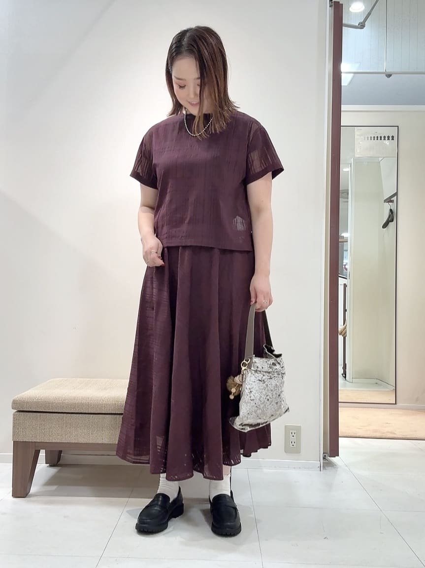 YUIさんの「UNTITLED｜【セットアップ可/エレガント】シアーチェックTブラウス」を使ったコーディネート