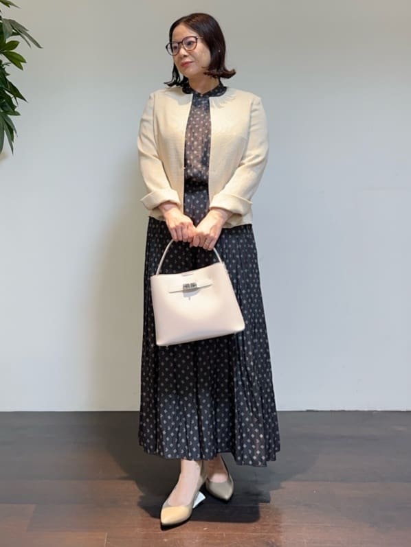Asamiさんの「UNTITLED｜【セットアップ可/リラクシー/通勤】スクエアジオメ柄ブラウス」を使ったコーディネート