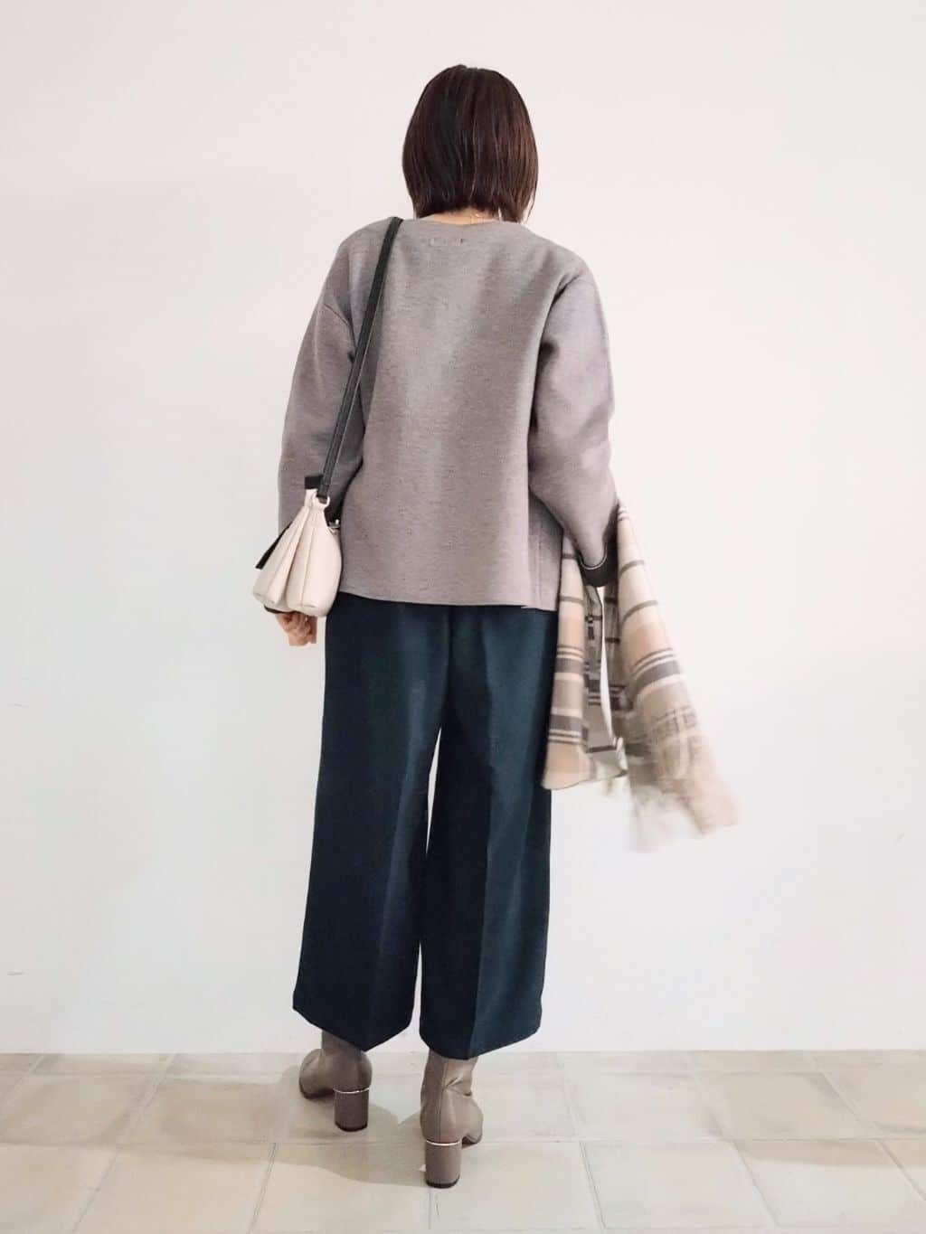 miomioさんの「SHOO･LA･RUE｜【S-LL】美しく見せる ボートネックロンT」を使ったコーディネート