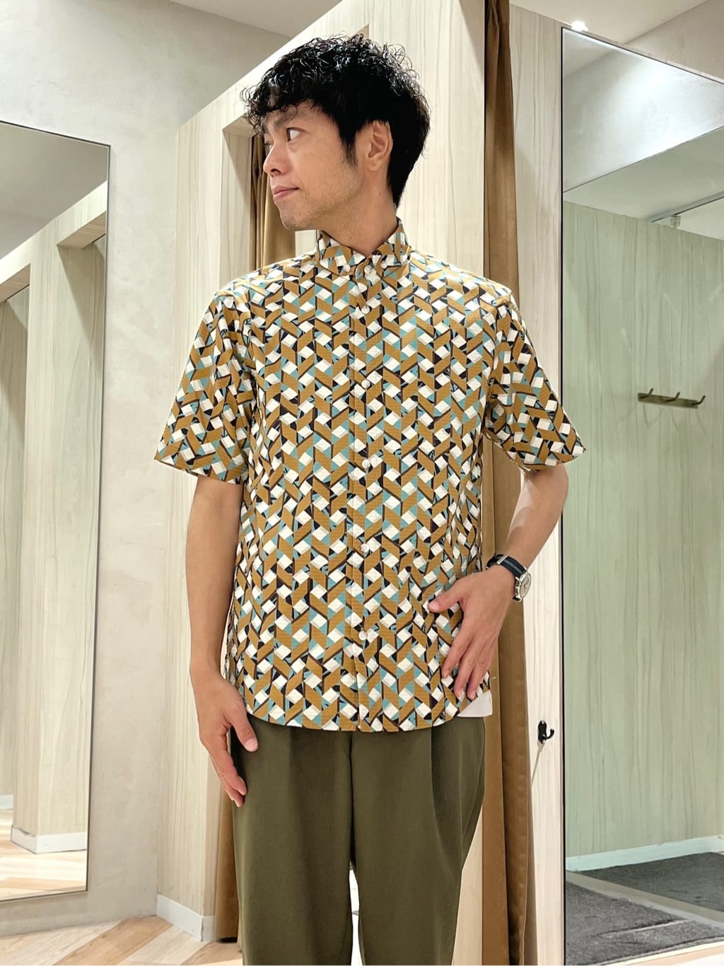 URAさんの「TAKEO KIKUCHI｜【COOL CITY WEAR】籠目アート柄 サッカーシャツ /通気性」を使ったコーディネート