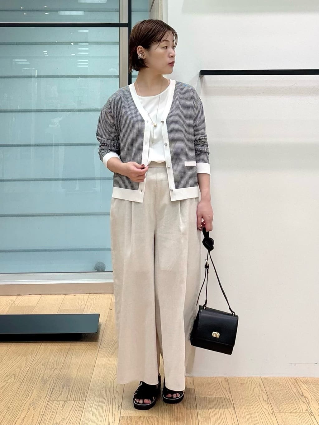 asamiさんの「INDIVI｜【軽く羽織れる/洗える】ジャケット風カーディガン」を使ったコーディネート