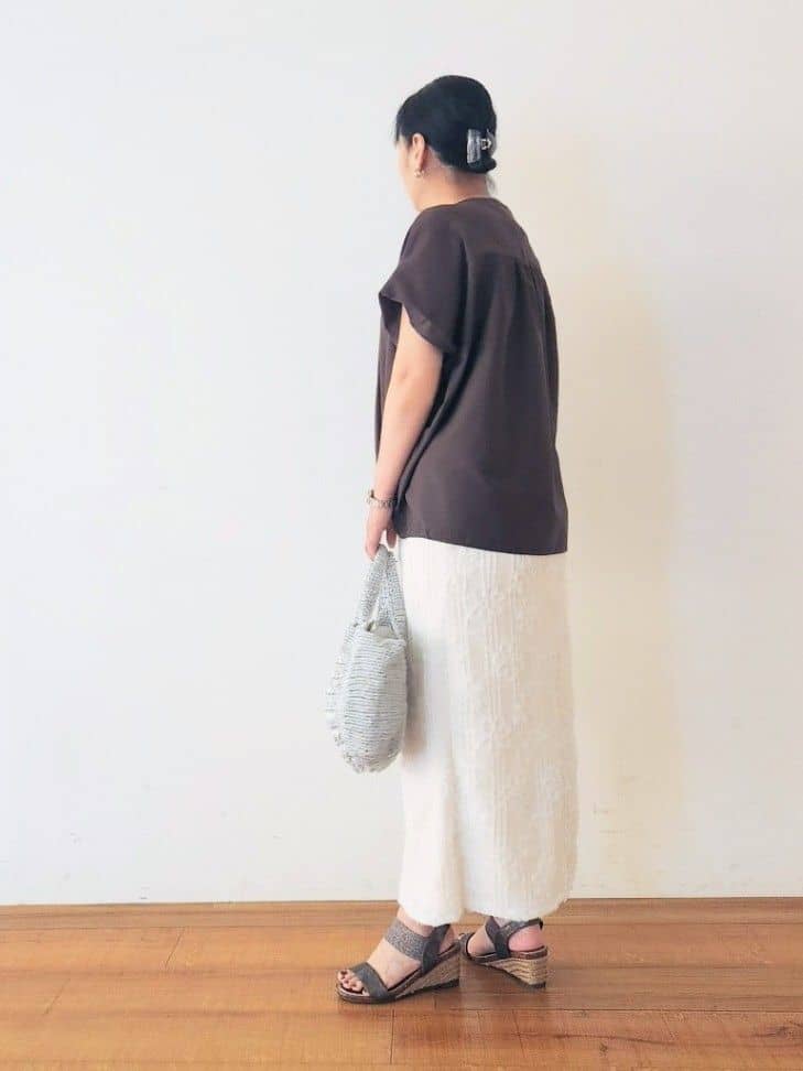 くまさんの「SHOO･LA･RUE｜【S-LL】インせず着られる 異素材使い デザイントップス」を使ったコーディネート