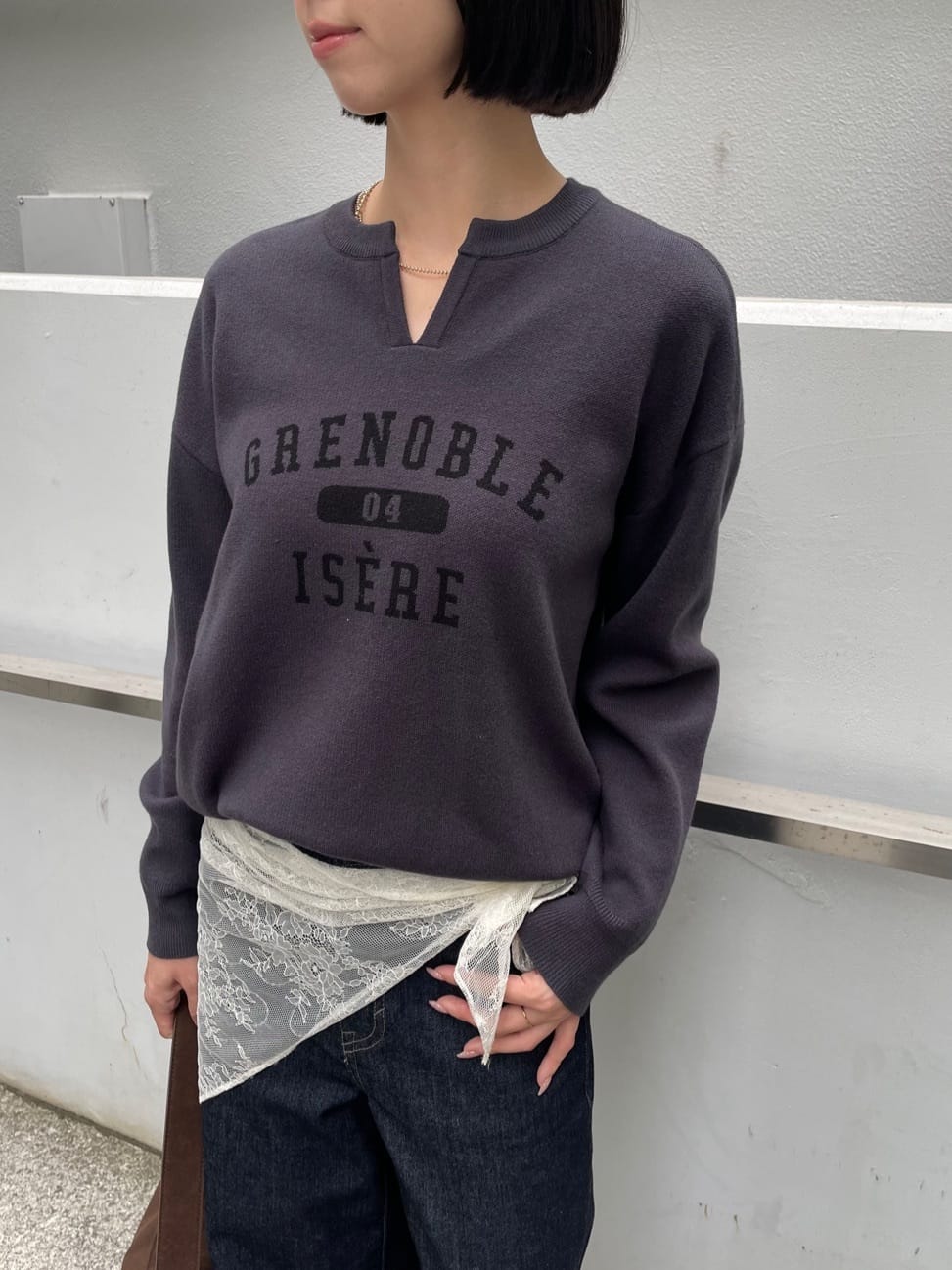 NATSUMIさんの「grove｜カレッジロゴキーネックニット」を使ったコーディネート