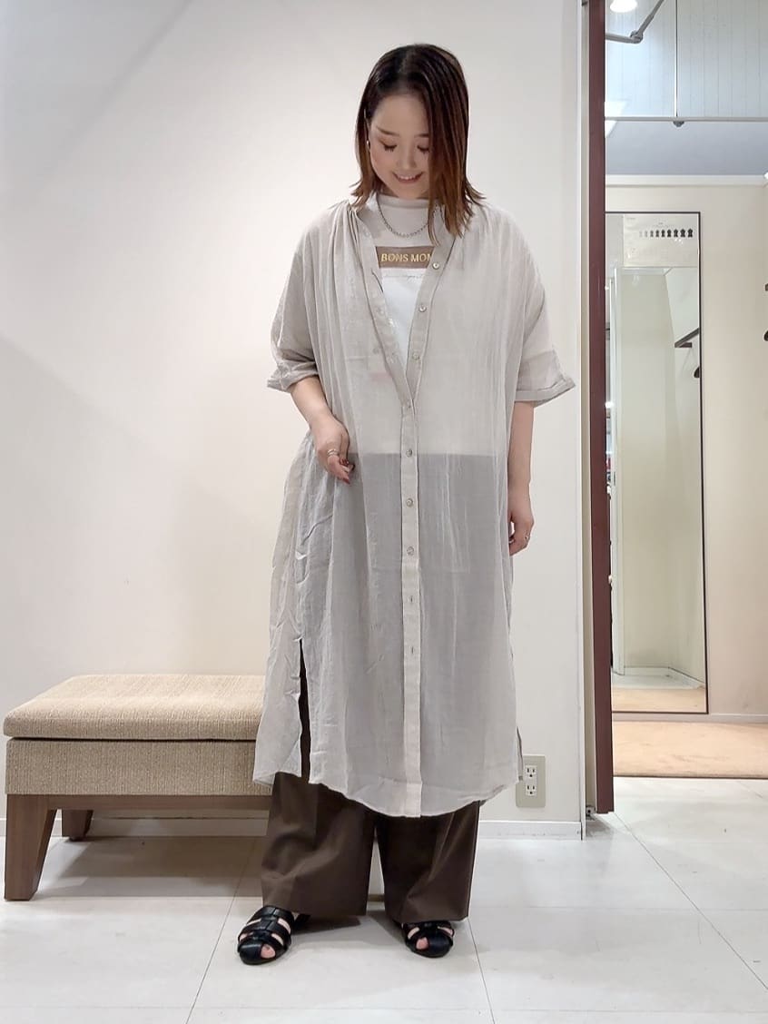 YUIさんの「UNTITLED｜【コットン100/ゆったり/ショート丈/洗える】ベロアロゴTシャツ」を使ったコーディネート
