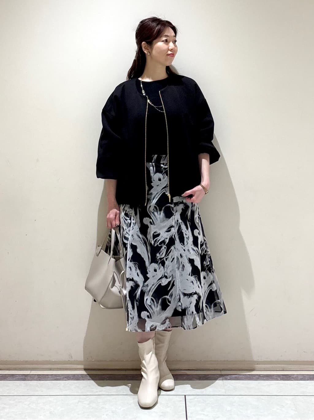 sakiさんの「COUP DE CHANCE｜【手洗い可／日本製】フラワー柄プリントスカート」を使ったコーディネート