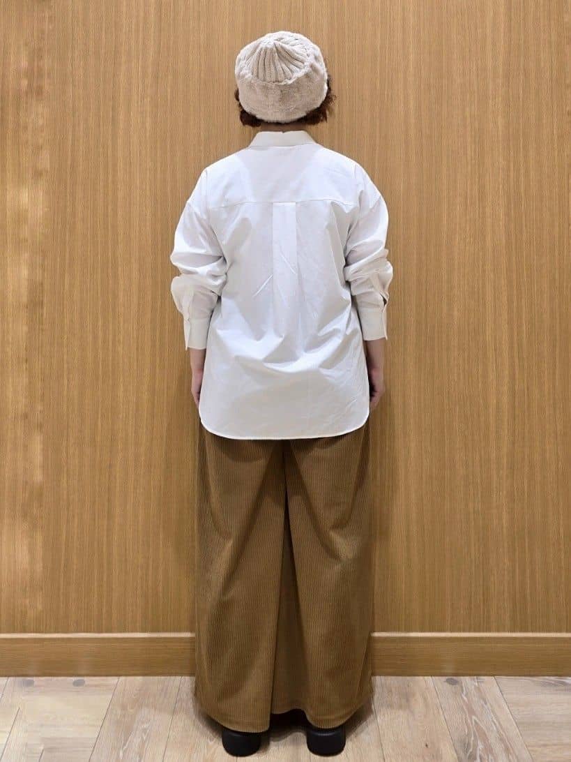 ゆきをさんの「OPAQUE.CLIP｜ポケット刺繍レギュラーカラーシャツ【洗濯機OK】」を使ったコーディネート