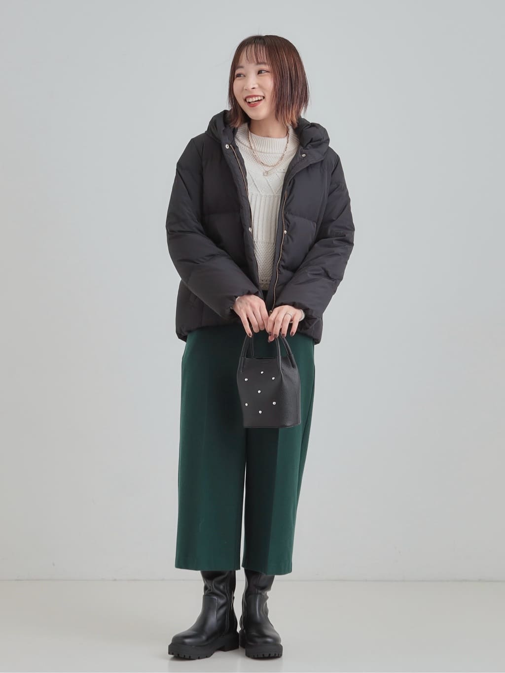 𝐜𝐡𝐢𝐤𝐚さんの「SHOO･LA･RUE｜【撥水/洗える】ショートフーディーダウン」を使ったコーディネート