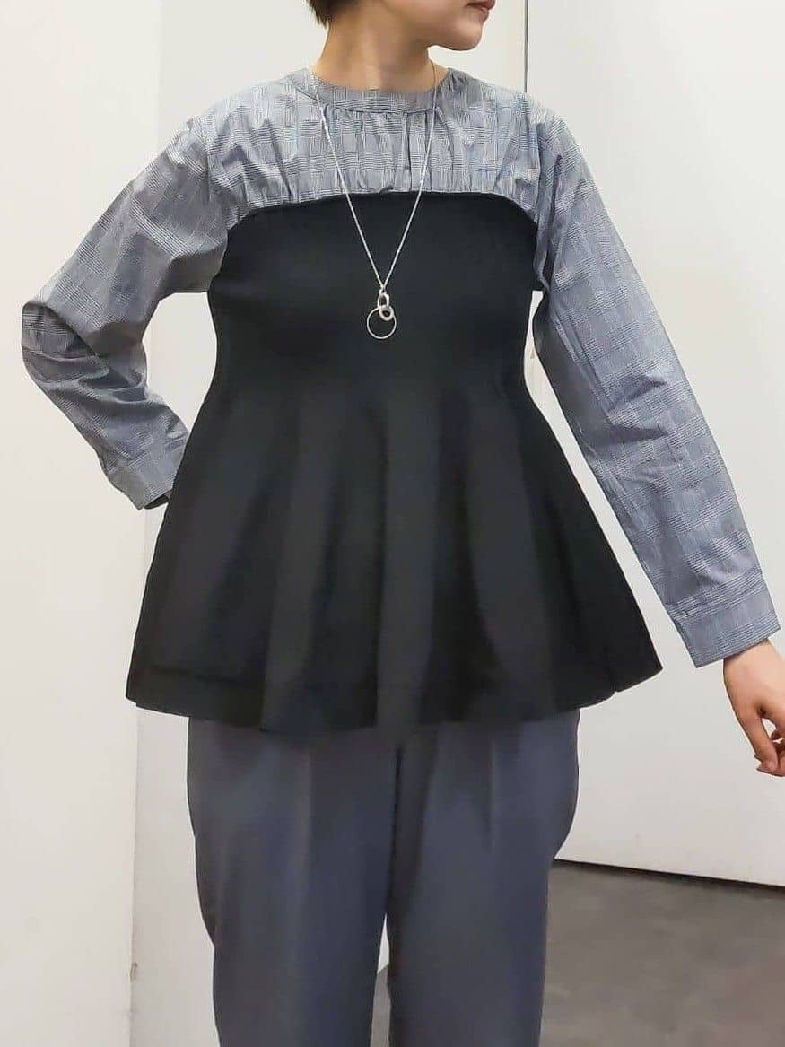 やまちゃんさんの「grove｜一枚でトレンド完成！体型カバーも叶うニットビスチェドッキングブラウス」を使ったコーディネート