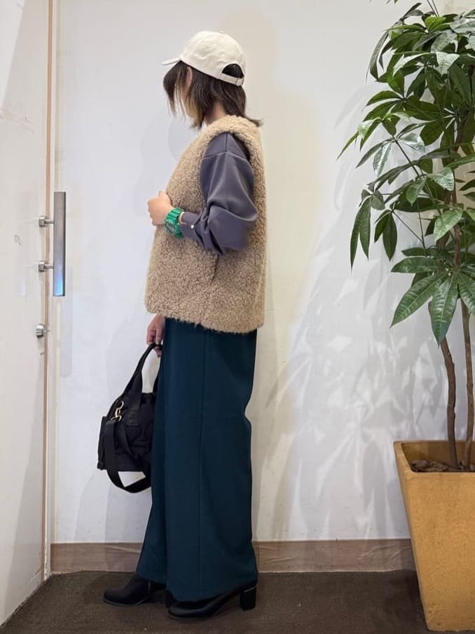 misakiさんの「SHOO･LA･RUE｜【S-LL】大人のデイリースタイルに お袖タック フェイクパール付きトップス」を使ったコーディネート