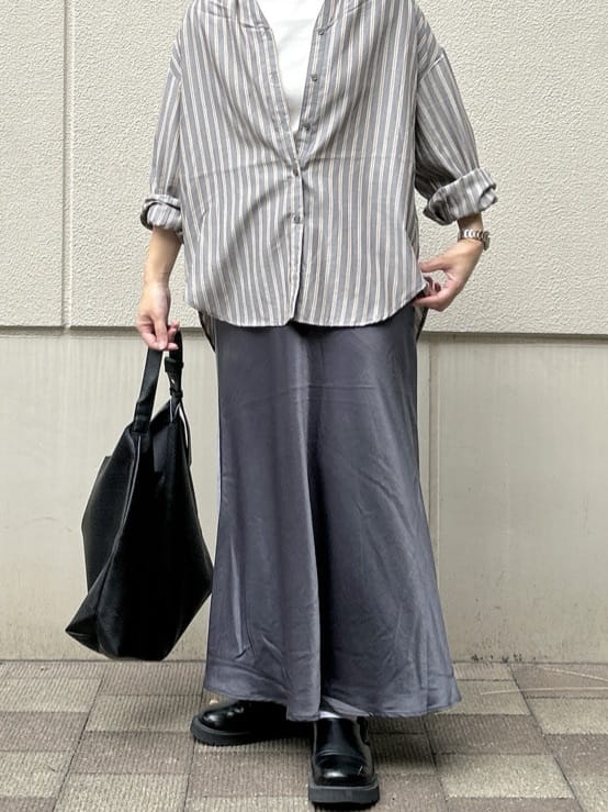 ga_riさんの「THE SHOP TK｜【後ろ姿もサマになる】ストライプ バックシャーリングシャツ/体型カバー/洗える」を使ったコーディネート