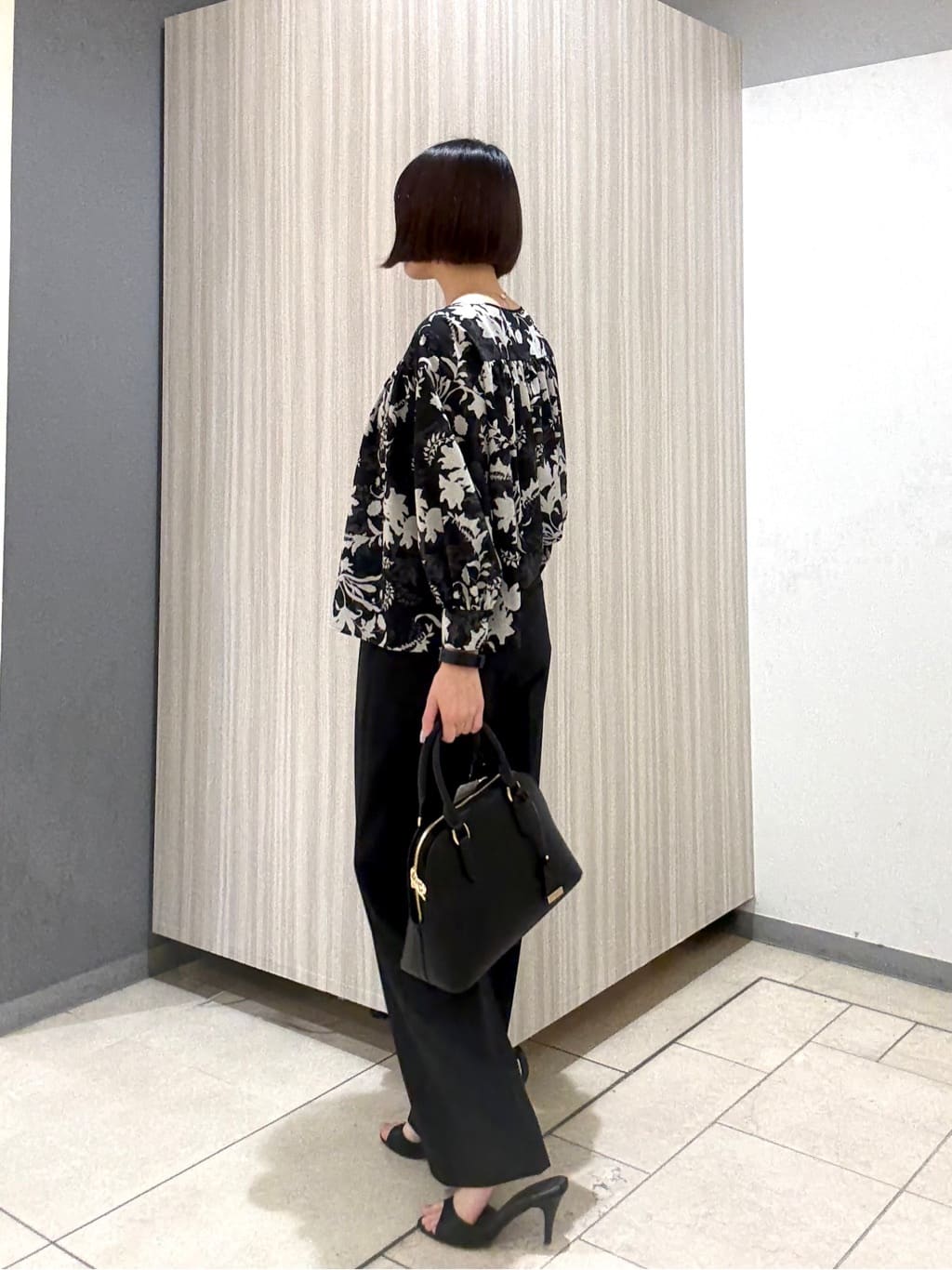 Itoさんの「UNTITLED｜【洗える/はっ水/後ろウエストゴム】ストレッチ2タックワイドパンツ」を使ったコーディネート