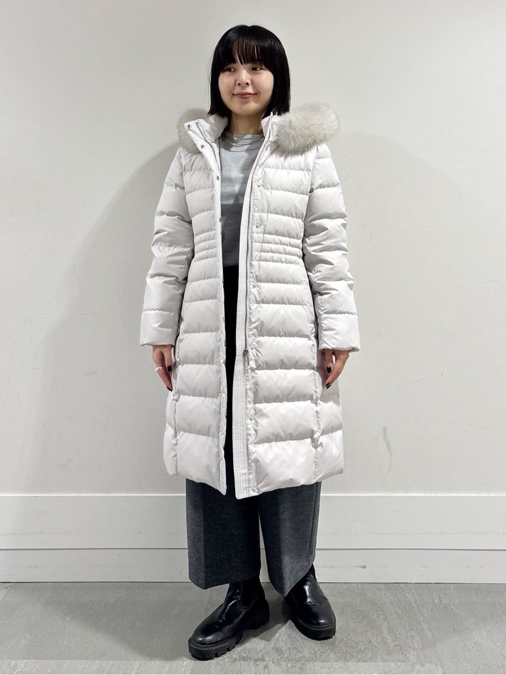モエカさんの「UNTITLED｜【はっ水機能/フード取り外し可/防寒】ロングダウンコート」を使ったコーディネート