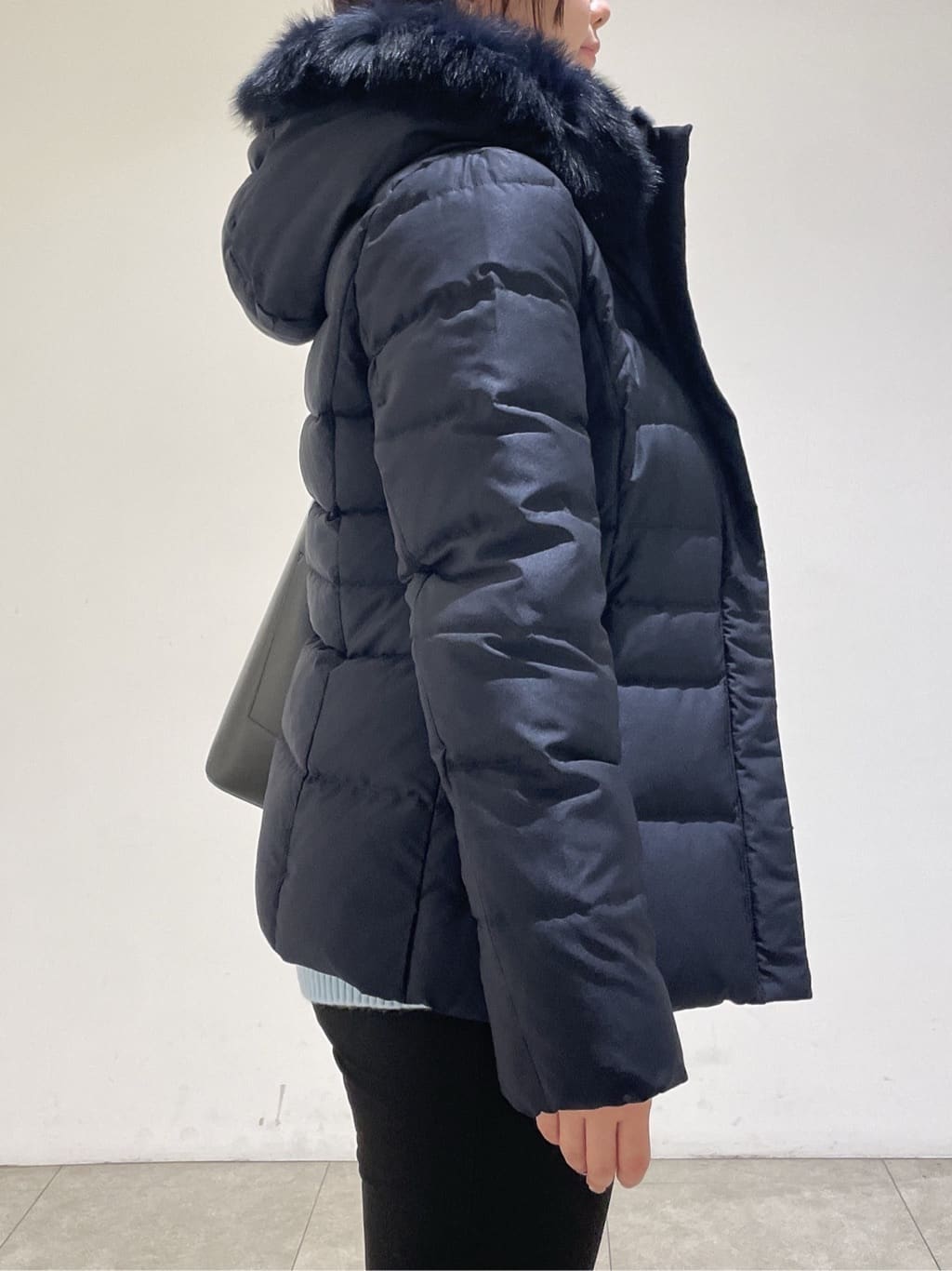emikaさんの「INDIVI｜【名品／撥水／抗菌防臭】ショート丈リサイクルダウンコート」を使ったコーディネート