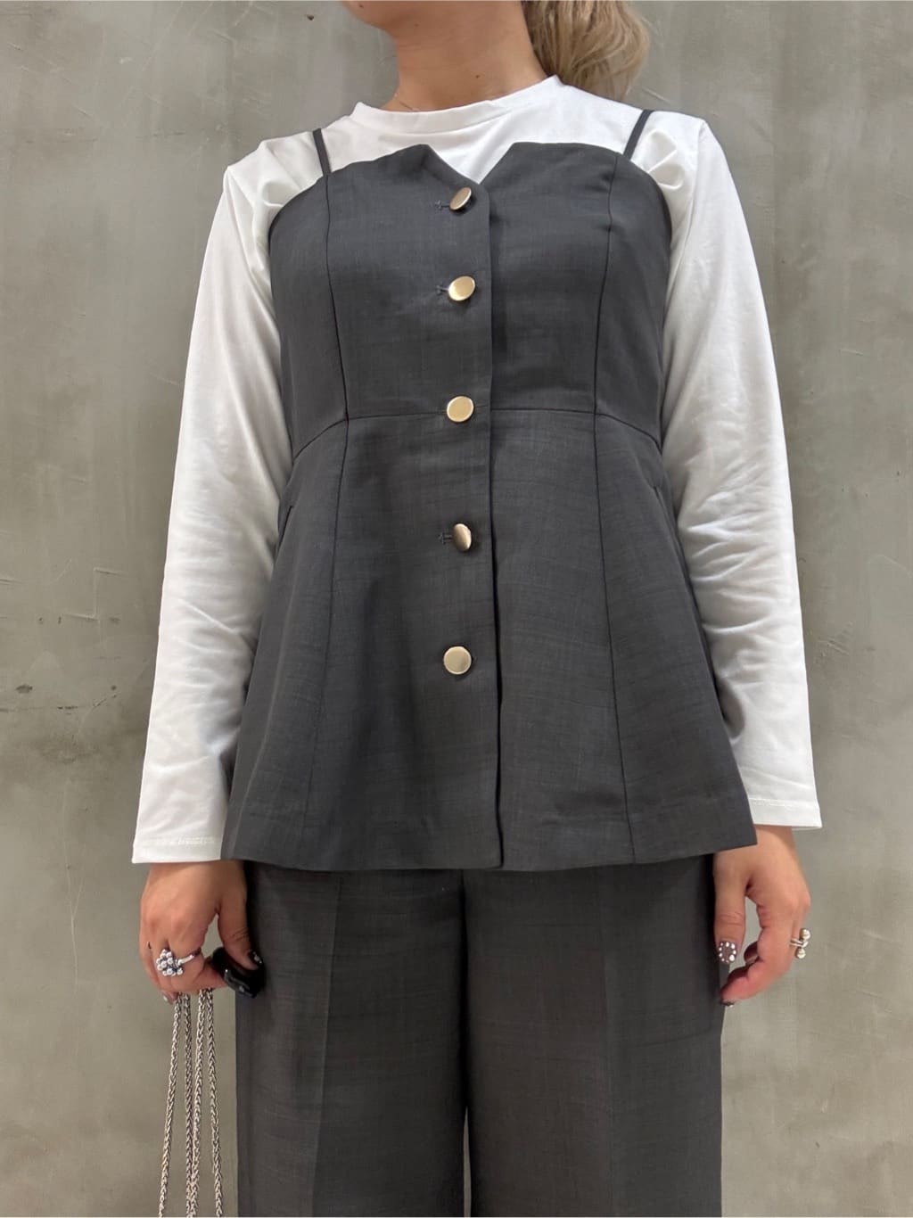 minaさんの「grove｜【カセット服】主役級キャミビスチェ」を使ったコーディネート