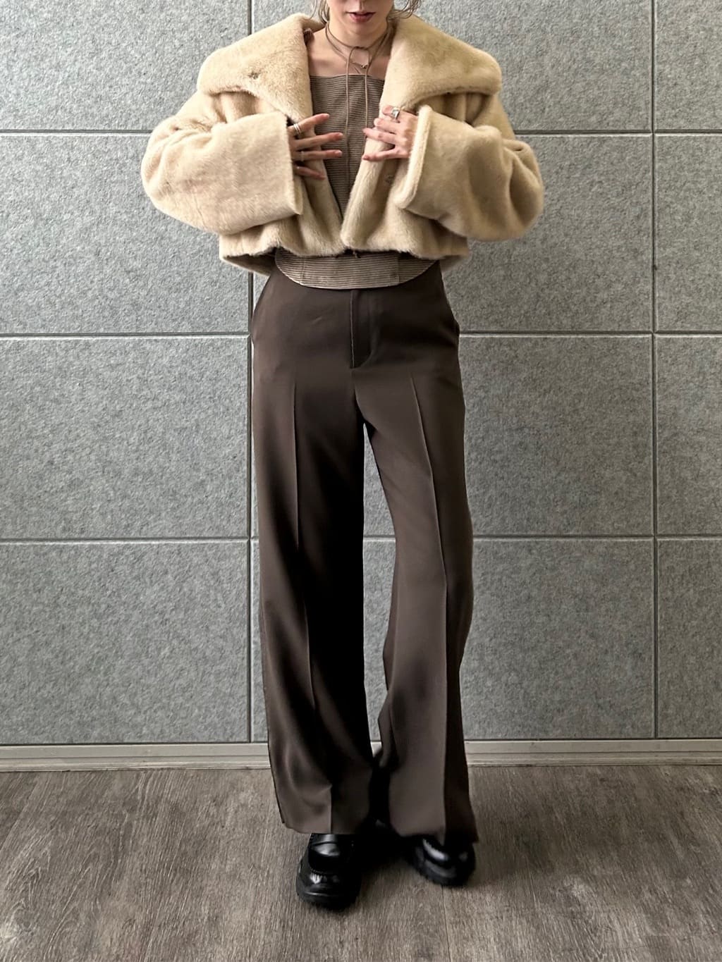 honoka Aさんの「CODE A｜velour square puff top」を使ったコーディネート