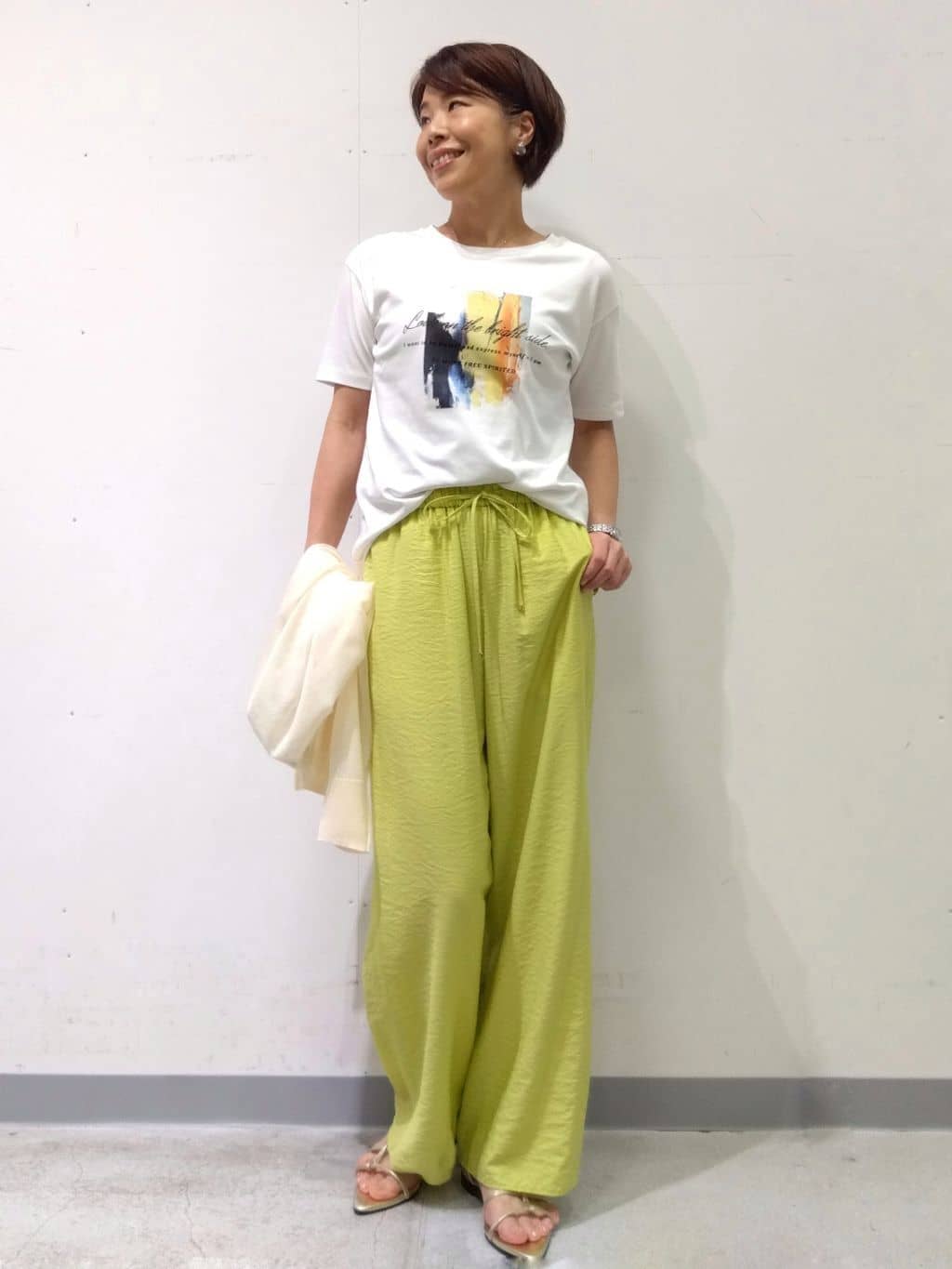 Kさんの「INDIVI｜【褒められデニム】ワイドストレート デニムパンツ」を使ったコーディネート