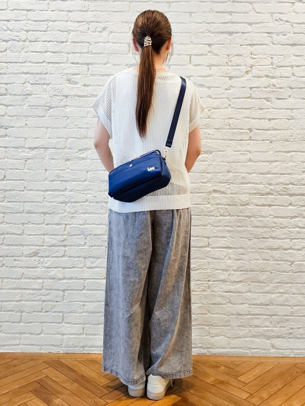 ゆゆさんの「SHOO･LA･RUE｜【2点セット/S-LL】キラリと光るラメがポイント メッシュロゴニット+タンクトップ」を使ったコーディネート