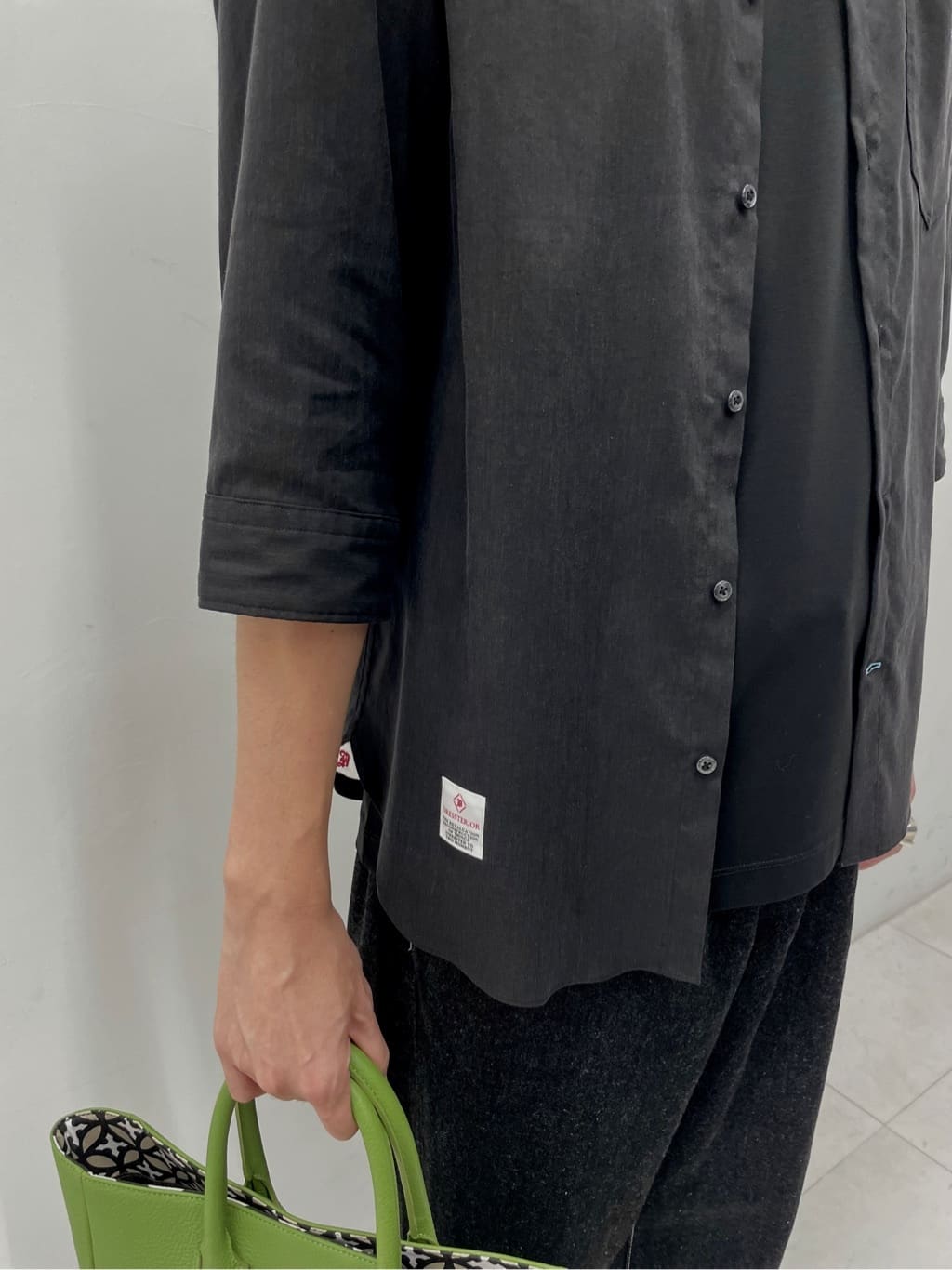 蒲谷祐太さんの「DRESSTERIOR｜◆スクエアシュリンクレザー トートバッグ」を使ったコーディネート