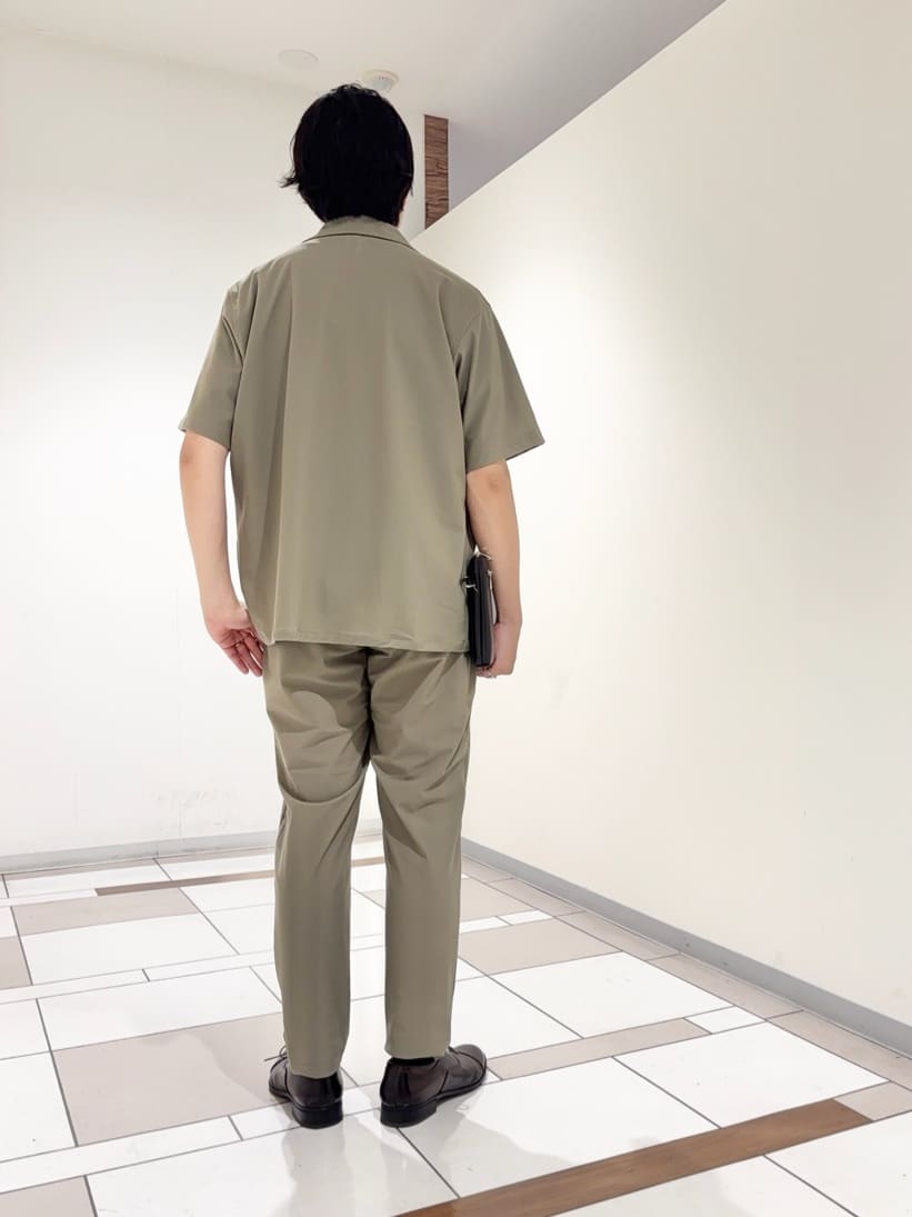 及川さんの「TAKEO KIKUCHI｜【COOL CITY WEAR】エアートール オープンカラーシャツ /接触冷感・通気性」を使ったコーディネート