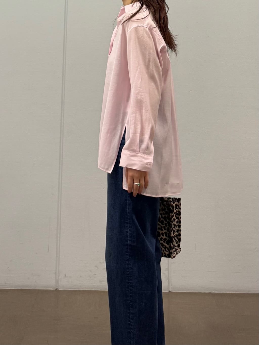 mizukiさんの「INDIVI｜【体型カバー／清涼感】シアーオーバーシャツ」を使ったコーディネート