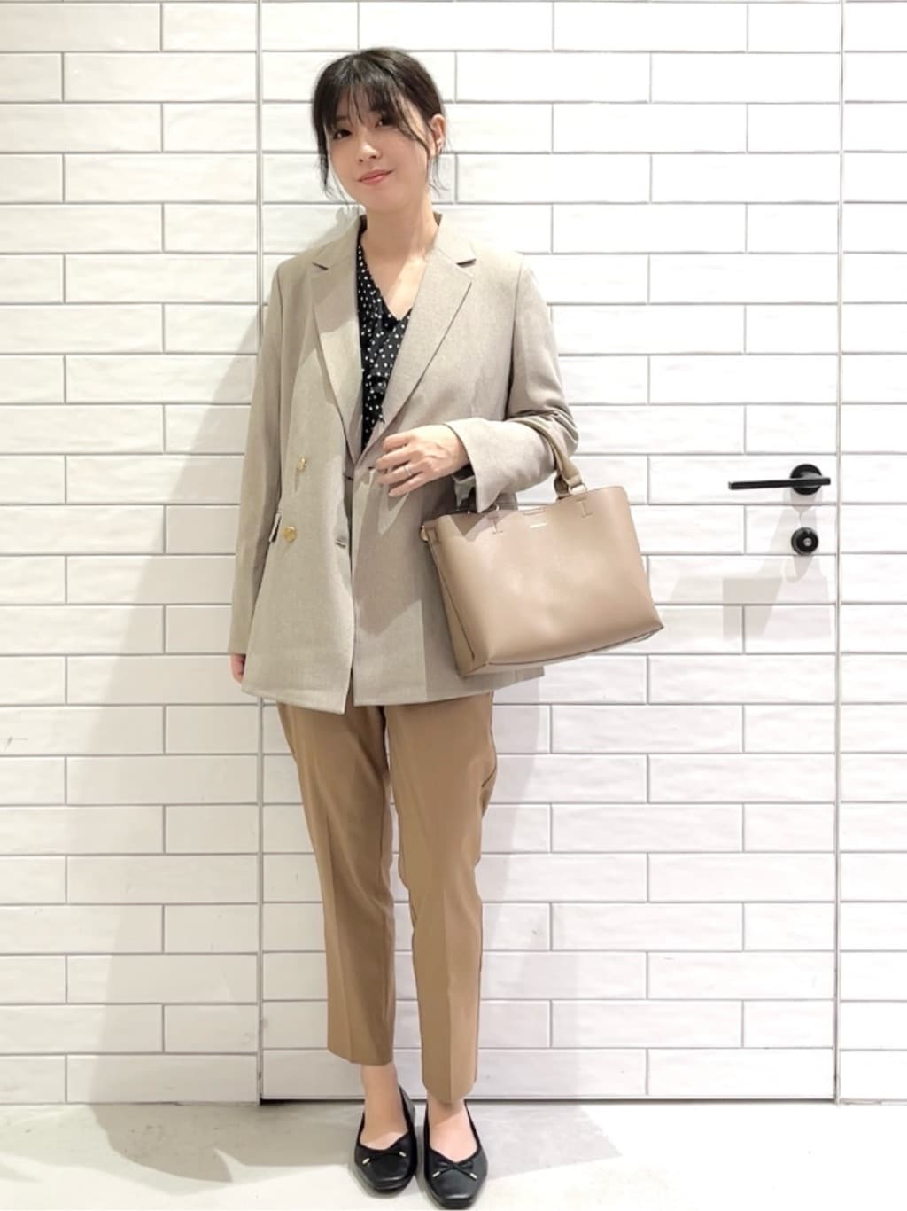 しおりさんの「OPAQUE.CLIP｜《SS-LLサイズ》ハイストレッチイージースティックパンツ【洗濯機洗い可】」を使ったコーディネート