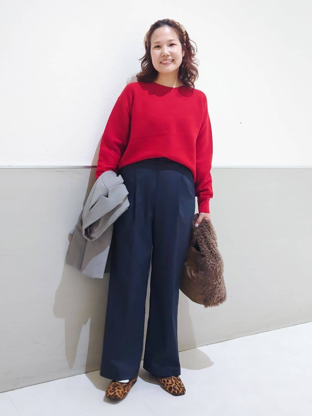 maruさんの「THE SHOP TK｜【美脚見え】タックワイドパンツ【セットアップ可】」を使ったコーディネート