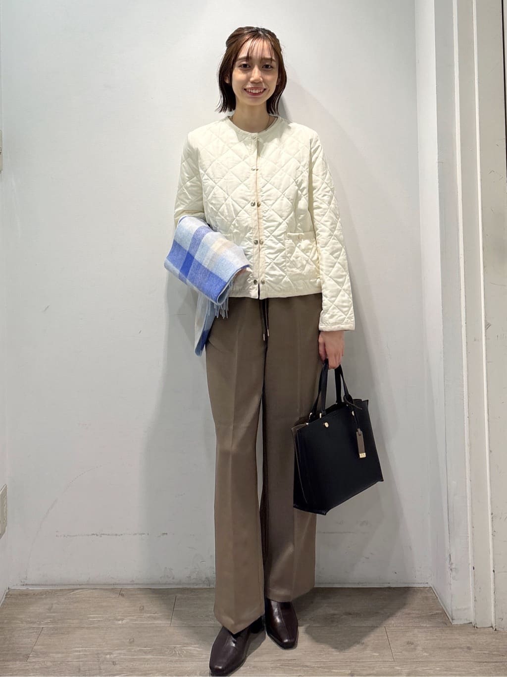 ぶまりんさんの「OPAQUE.CLIP｜ロングロゴTシャツ【洗濯機OK】」を使ったコーディネート