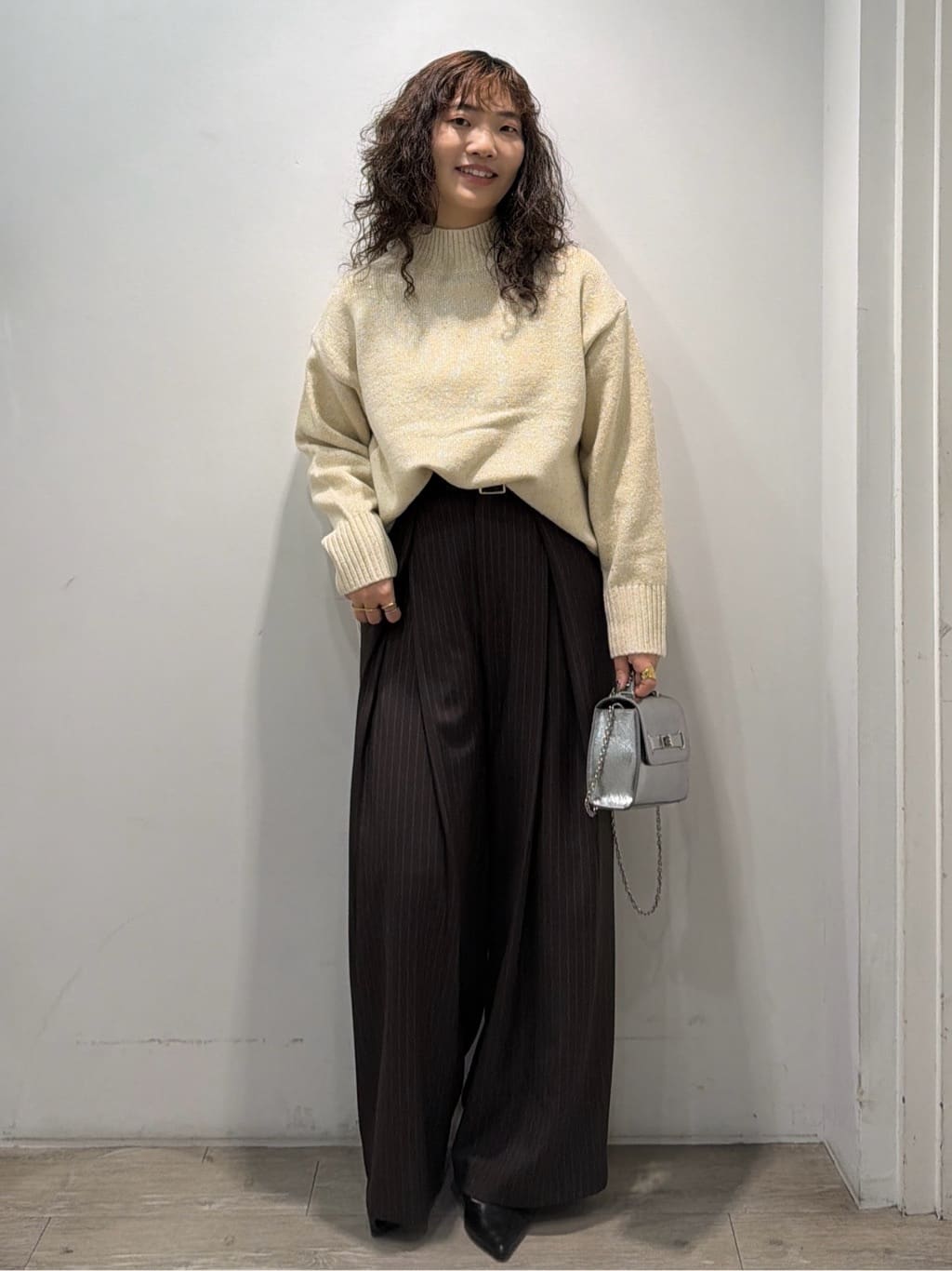 sumicaさんの「OPAQUE.CLIP｜【es】ピンストライプ 変形ワイドパンツ【洗濯機OK】」を使ったコーディネート