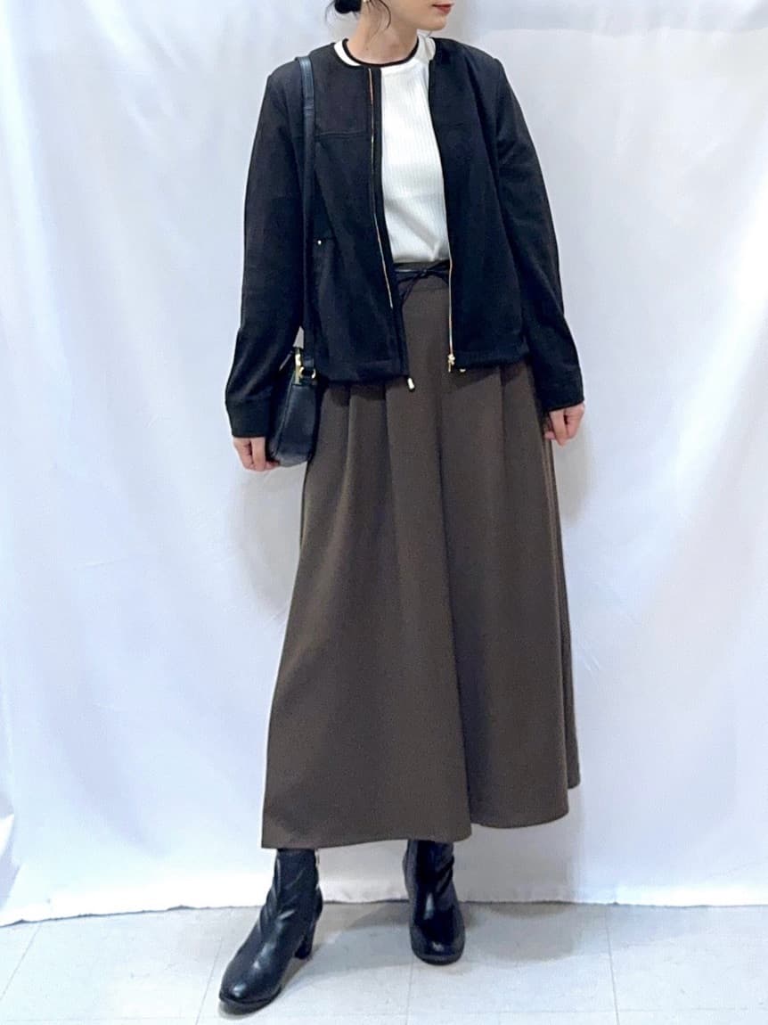 𝐇𝐢𝐫𝐨𝐦𝐢さんの「SHOO･LA･RUE｜【S-LL/2点セット】脚のラインを拾いにくい ベルト付きタックスカーチョパンツ」を使ったコーディネート