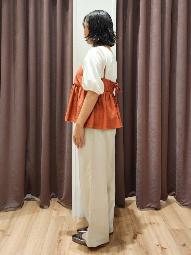 さくさんの「grove｜ロープベルトで差がつく 洗練リラックスパンツ」を使ったコーディネート