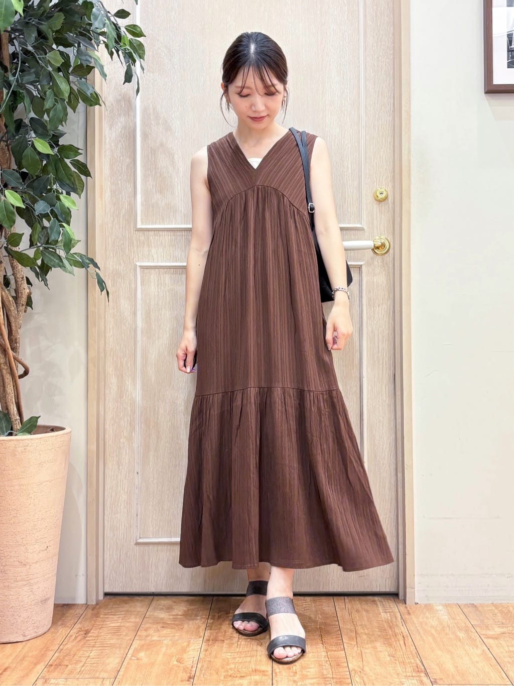 なみさんの「SHOO･LA･RUE｜キラッと光るラメとスパンコールが印象的 メッシュカーディガン」を使ったコーディネート