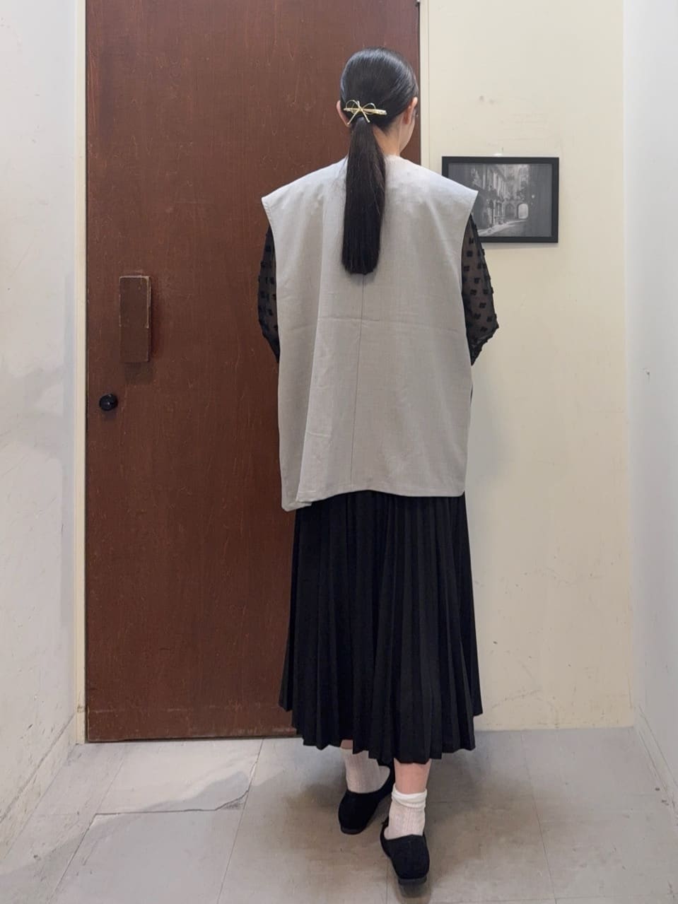 ふーちゃんさんの「SHOO･LA･RUE｜華やかにさをプラスする シアードビー シャーリングブラウス」を使ったコーディネート