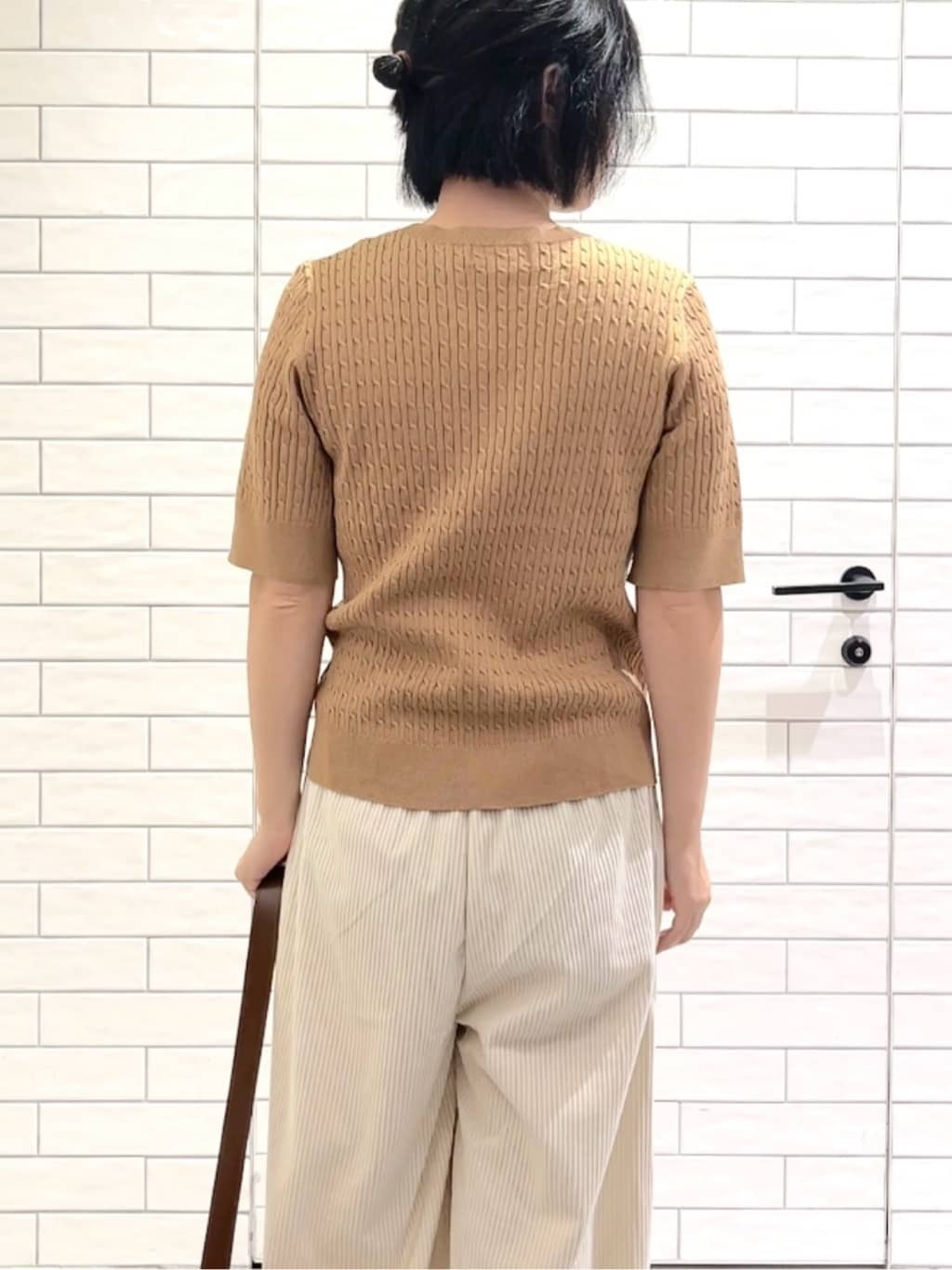 しおりさんの「OPAQUE.CLIP｜ケーブルハーフスリーブニット【UVケア／洗濯機OK】《6col／S～LL》」を使ったコーディネート