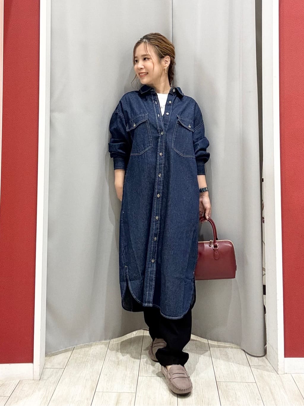 shioさんの「SHOO･LA･RUE｜【S-LL】ロングシーズン活躍 デニムシャツワンピース」を使ったコーディネート