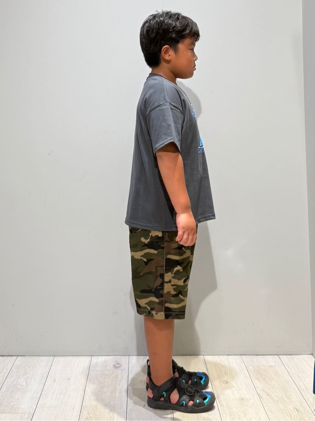 kuboさんの「THE SHOP TK｜【110-160】セサミストリートTシャツ／親子リンク」を使ったコーディネート