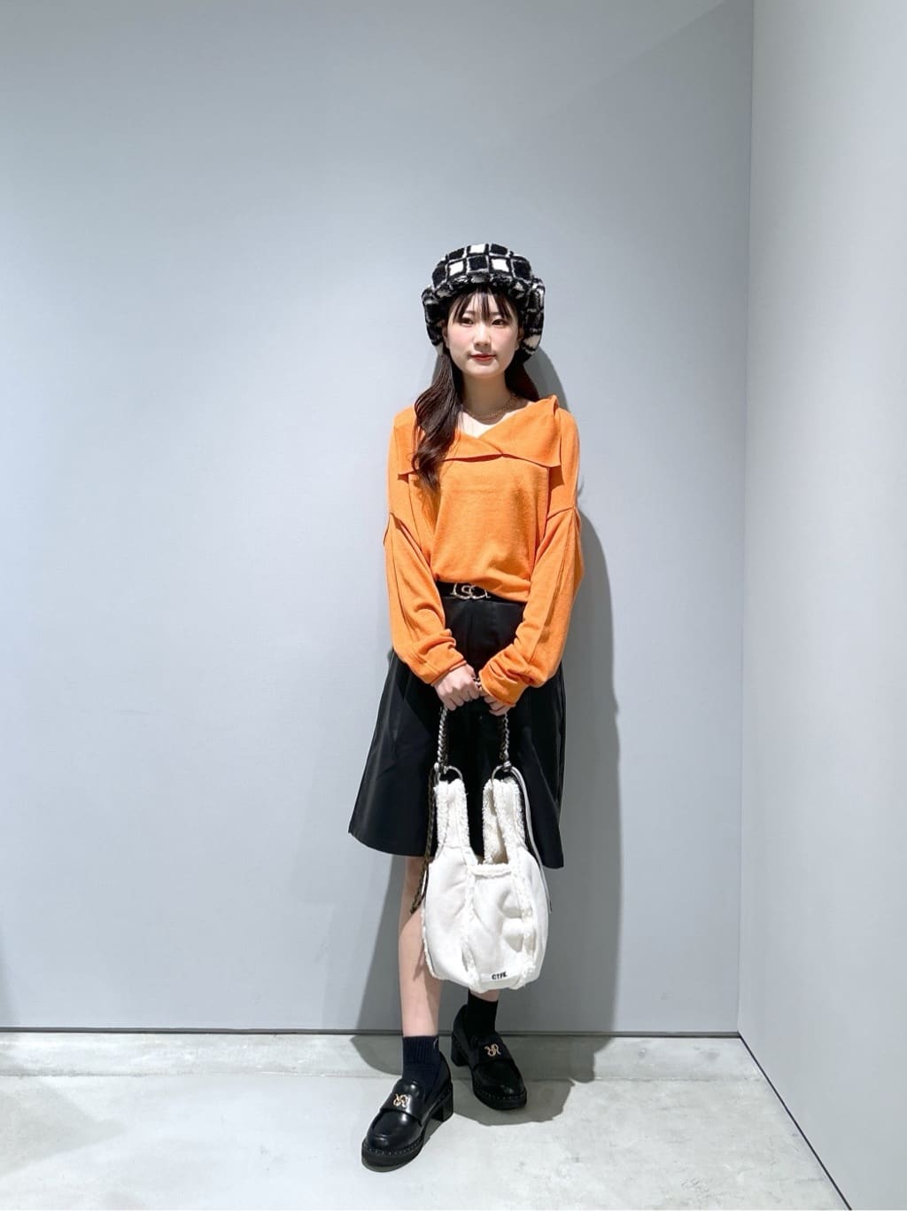 Renoさんの「INDIVI｜2Wayドレープスリットニット」を使ったコーディネート
