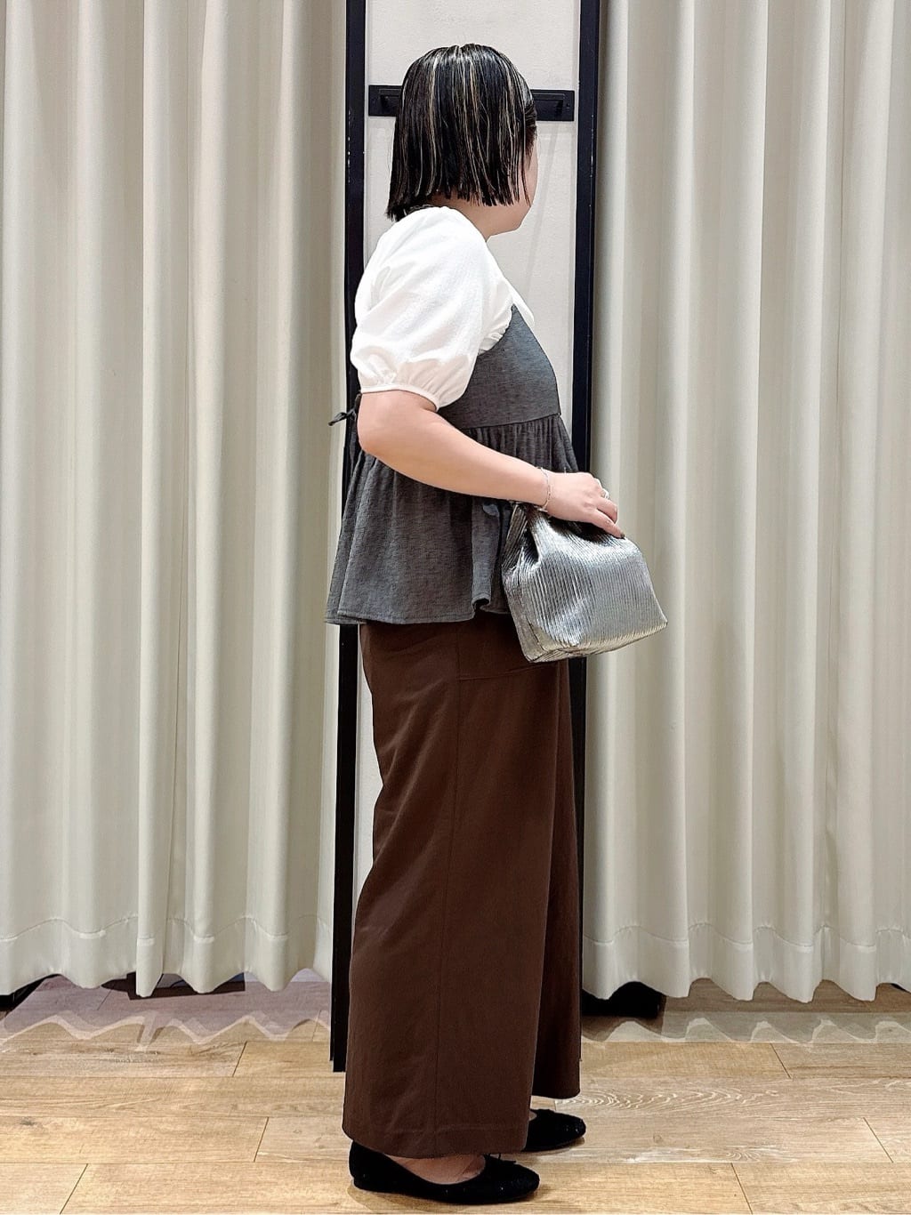 SoRAoさんの「grove｜【接触冷感】見た目はきちんと、着心地はらくちん クロップドベイカーパンツ」を使ったコーディネート