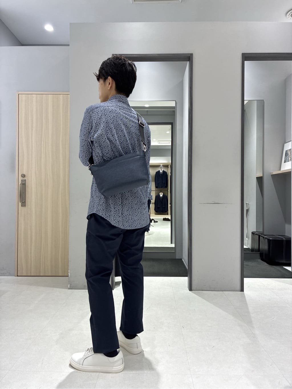 わいずみさんの「TAKEO KIKUCHI｜クールマックス 鹿の子 フラワープリントシャツ」を使ったコーディネート