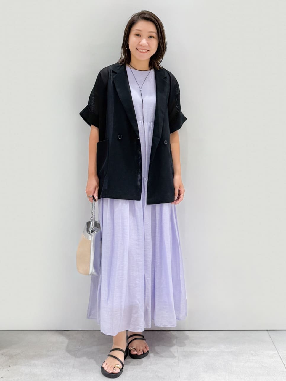 yuka.aさんの「OPAQUE.CLIP｜麻混シアーギャザーティアードワンピース【洗濯機洗い可】」を使ったコーディネート