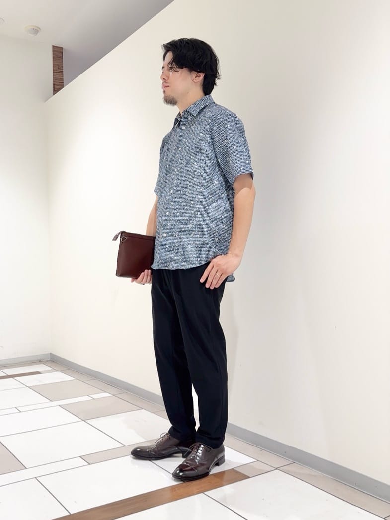 及川さんの「TAKEO KIKUCHI｜【COOL CITY WEAR】エアートール パンツ /接触冷感・通気性」を使ったコーディネート