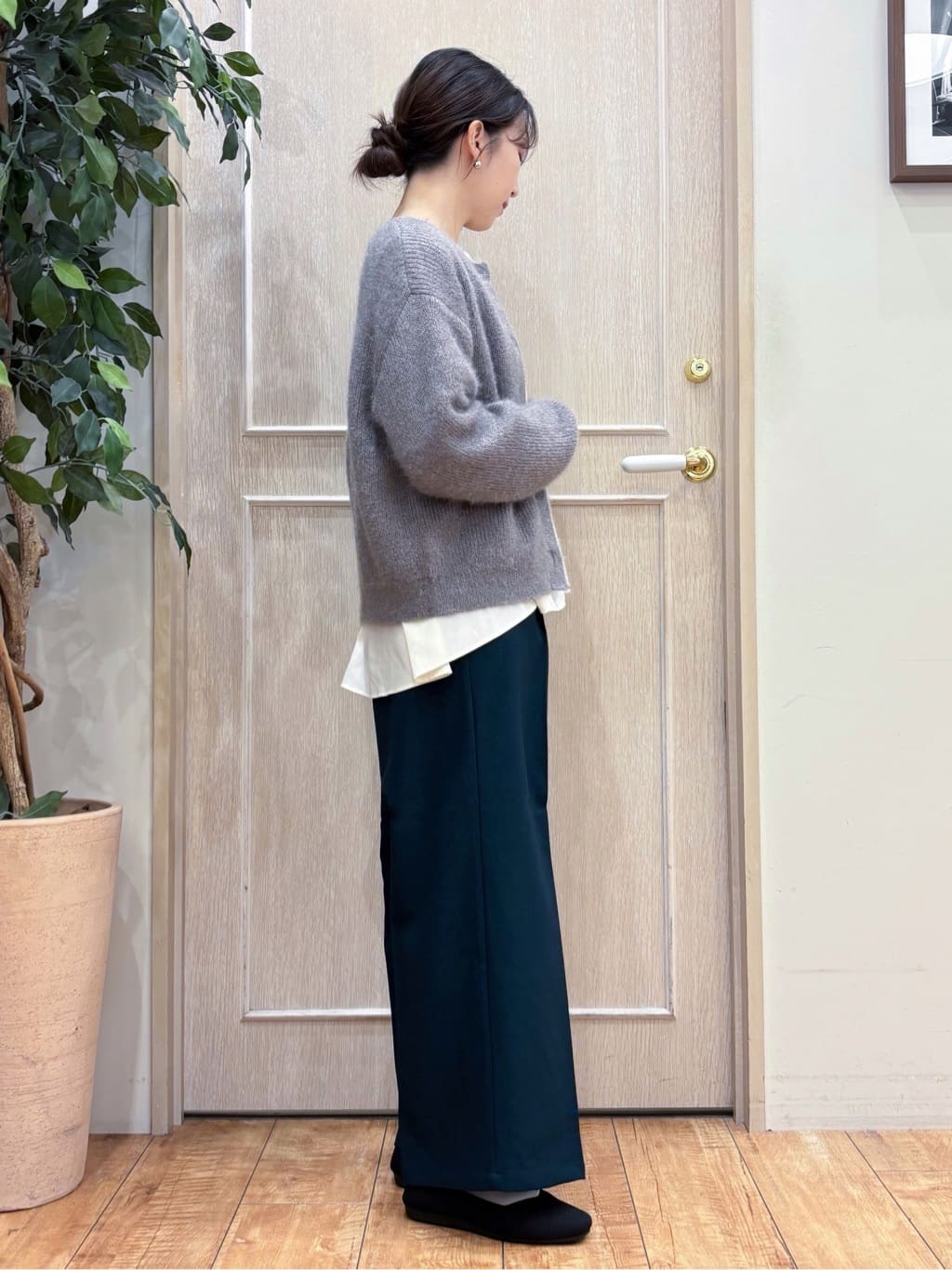 なみさんの「SHOO･LA･RUE｜【洗濯機可/S-LL】後ろ姿も抜かりなく バックフリルシャツ」を使ったコーディネート