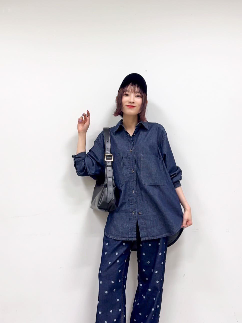 𝐜𝐡𝐢𝐤𝐚さんの「SHOO･LA･RUE｜【S-LL】周りと差がつく デイジー柄デニムワイドパンツ」を使ったコーディネート