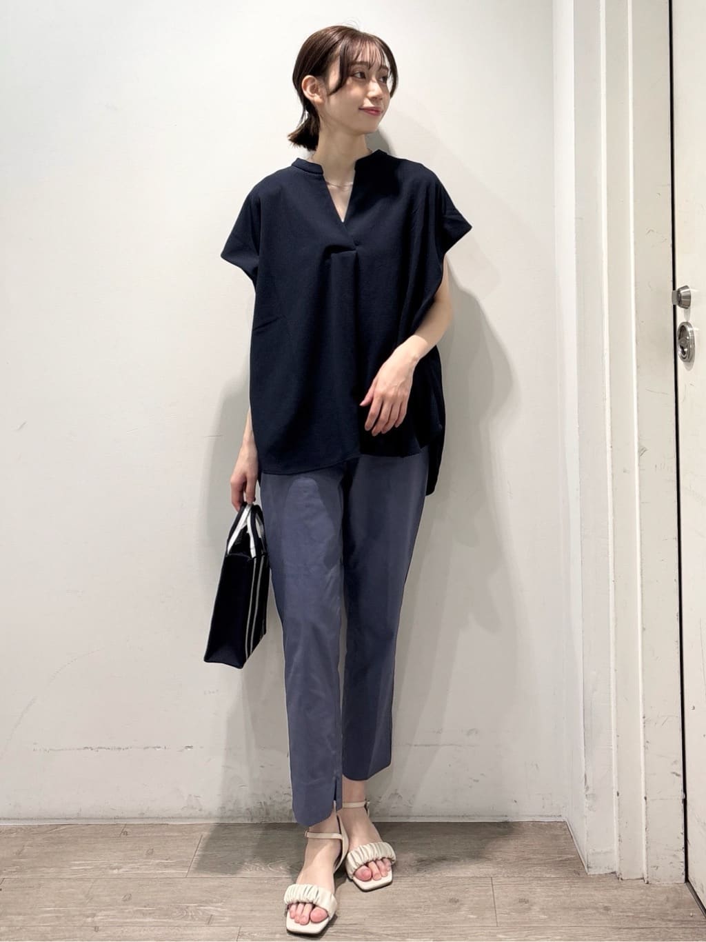 ぶまりんさんの「OPAQUE.CLIP｜麻混ハイストレッチイージースティックパンツ【洗濯機洗い可】」を使ったコーディネート