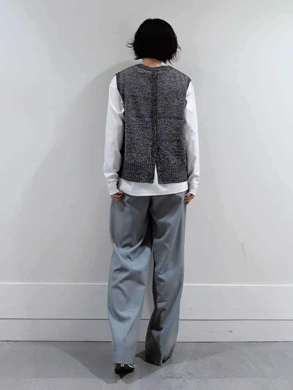 ミズタさんの「UNTITLED｜【重ね着レイヤードに】杢調ニットベスト」を使ったコーディネート